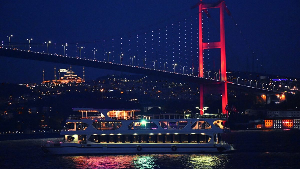 Turkish night show
